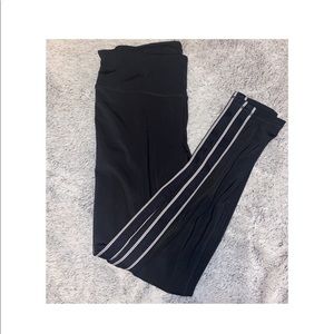 Athletic black leggings